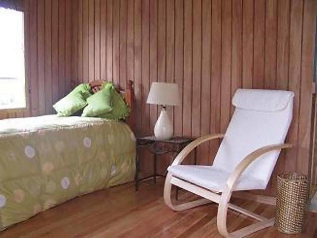Hostal Y Cabanas Ainil Punta Arenas Exterior photo