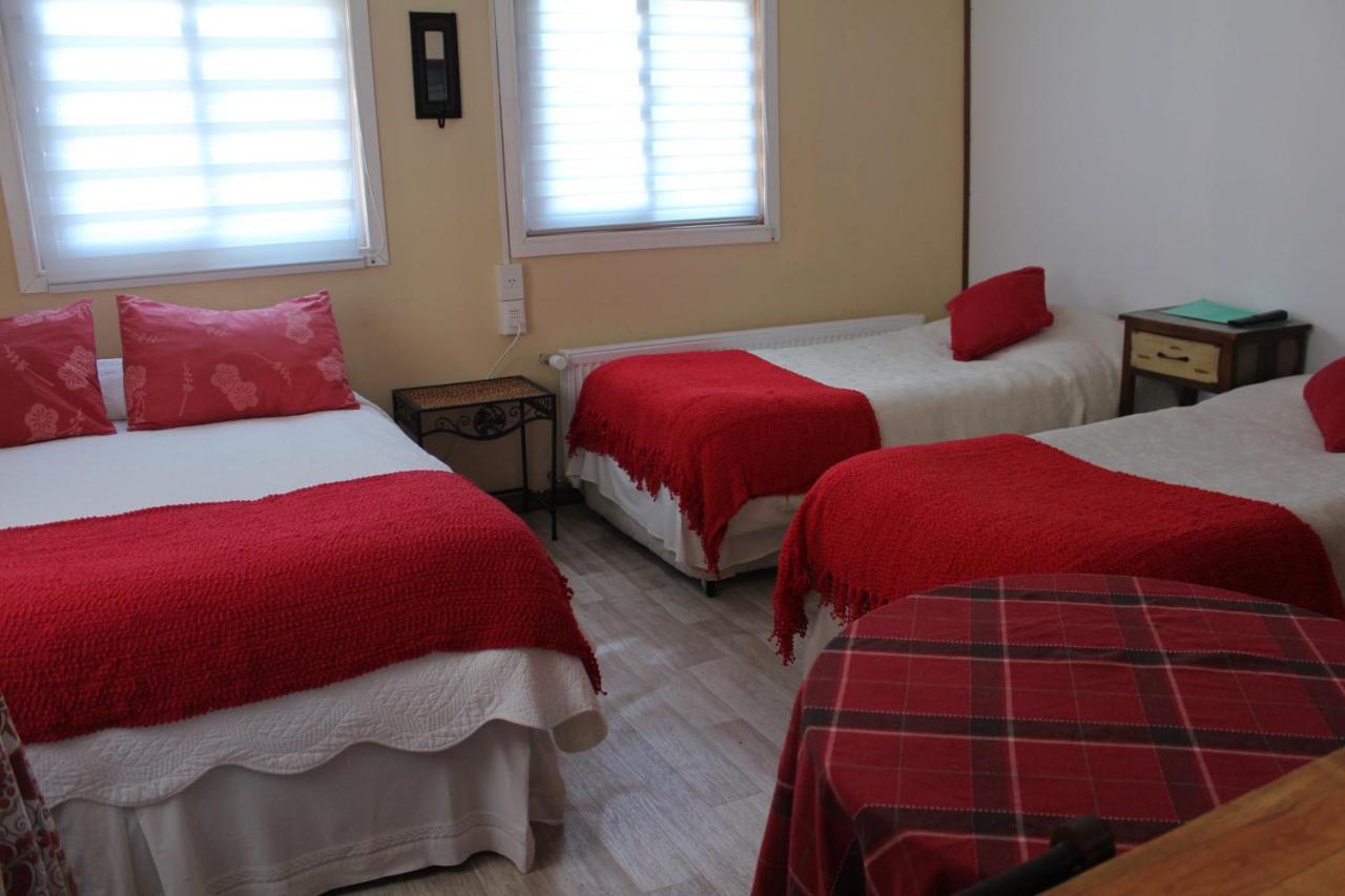 Hostal Y Cabanas Ainil Punta Arenas Exterior photo